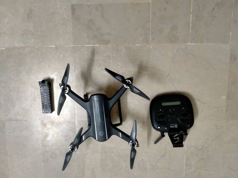 Dron HS 700 5