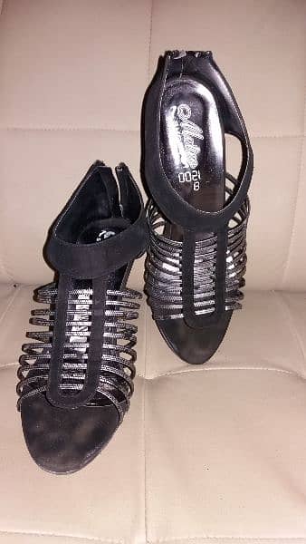 Branded Ladies Sandals/Heels 5