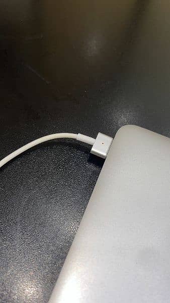 apple MacBook air 45watt thek krwa lo bht sasta ha 1