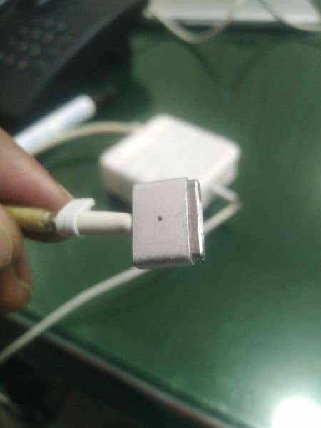 Apple MacBook pro and air Original charger thek krwai in 12 min at do 2