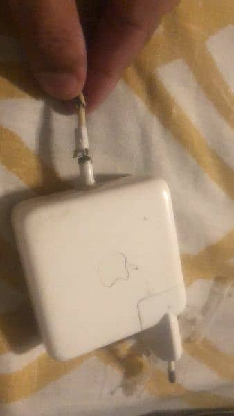 Apple MacBook pro and air Original charger thek krwai in 12 min at do 7