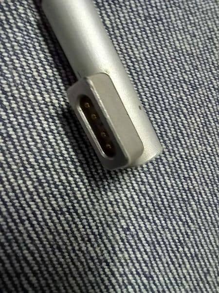 Apple MacBook pro and air Original charger thek krwai in 12 min at do 9