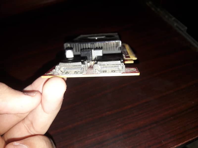 AMD Firepro W2100 (2GB) 3
