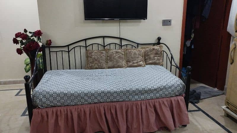 Wrought iron bed good condition 1