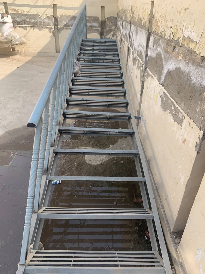 Metal 17 Step Heavy Duty Ladder for Sale 1