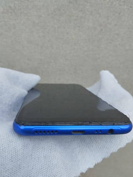 Realme C2 3GB/32GB Blue Diamond Cut Slim Sleek Design 3