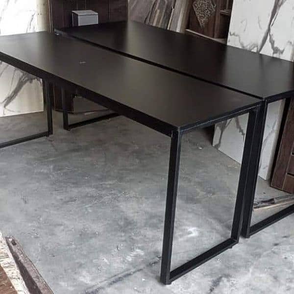 black gaming computer / study tables 1