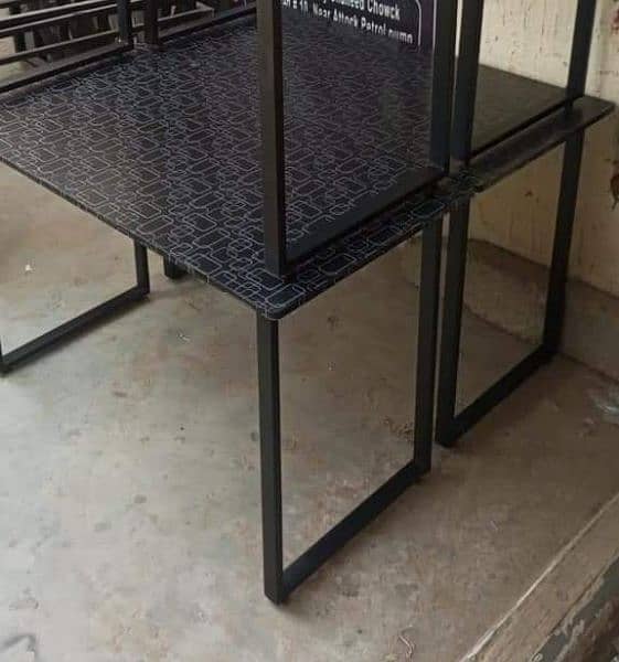 black gaming computer / study tables 2
