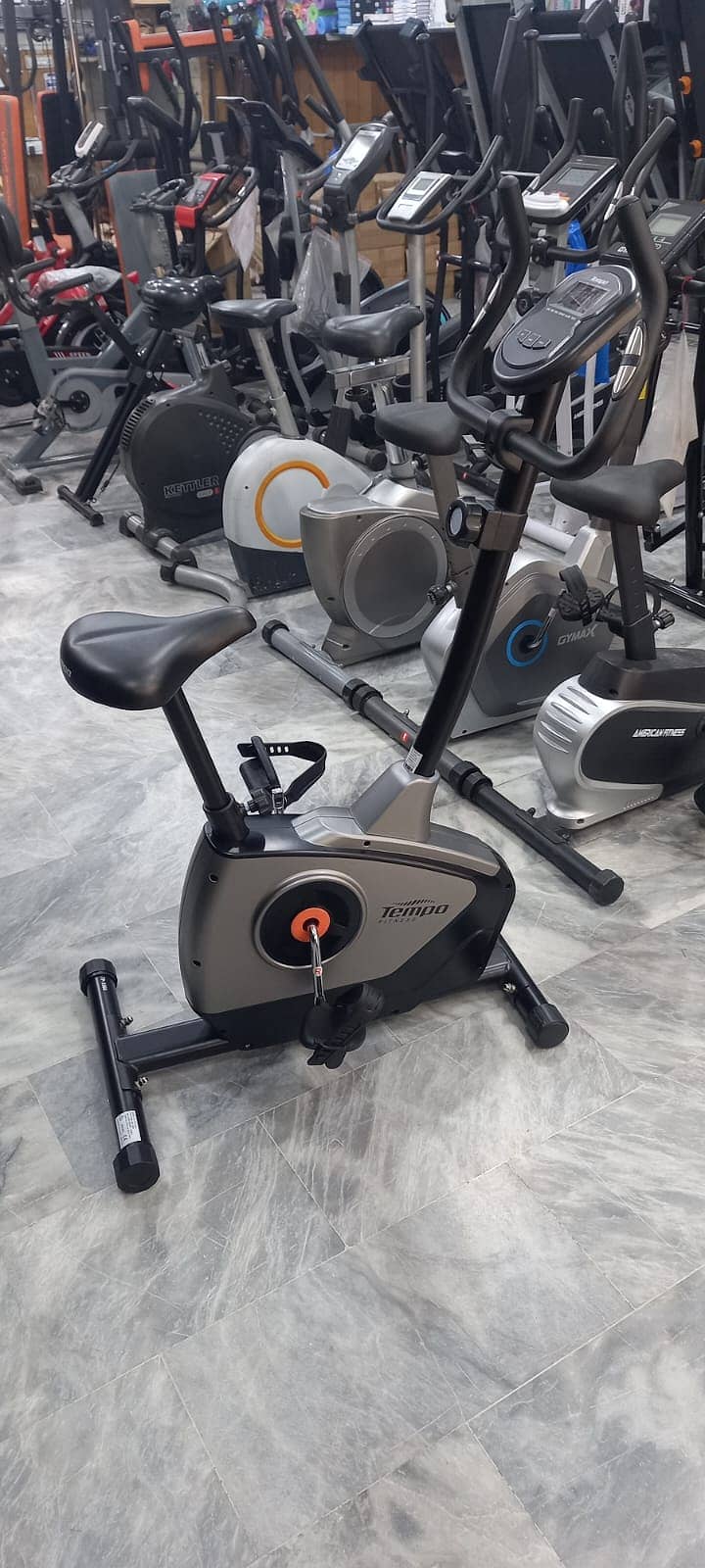 elliptical Exercise treadmill recumbent upright bike spin bike DUMBBEL 2