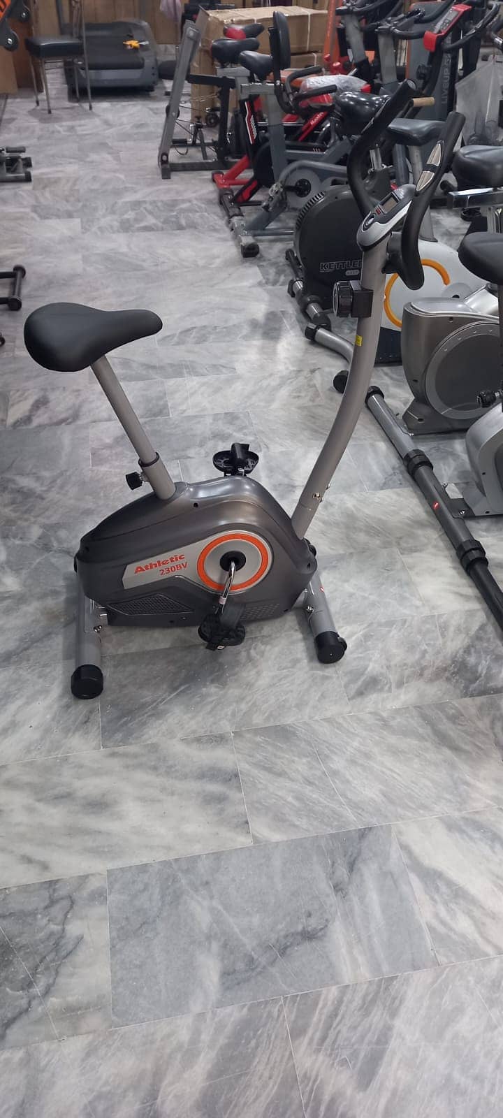 elliptical Exercise treadmill recumbent upright bike spin bike DUMBBEL 18