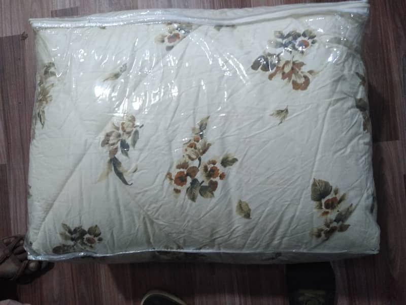 KING SIZE FILLED COMFORTER EXPORT QUALITY 3