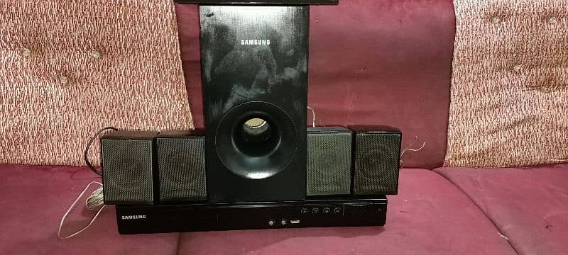 Samsung Home Theater HT-E350k 0