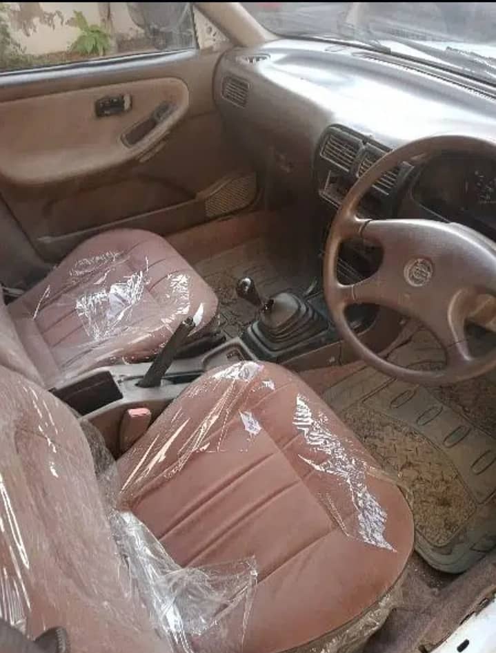 Nissan sunny 1992 / 1993 urgent sale in very good condition 4