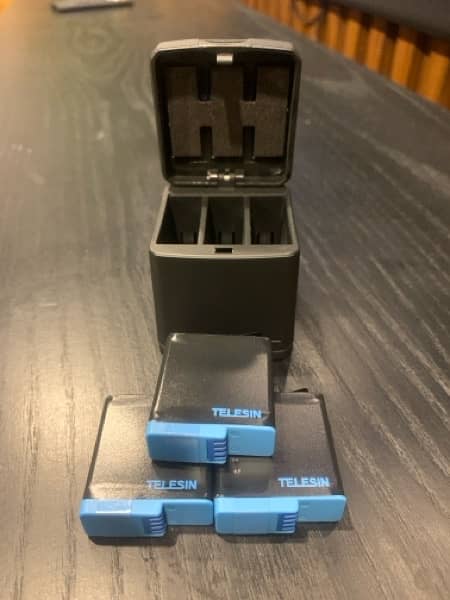 GoPro Hero8 Black+3 additional batteries & charger 5