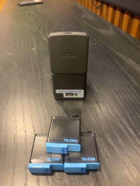 GoPro Hero8 Black+3 additional batteries & charger 6
