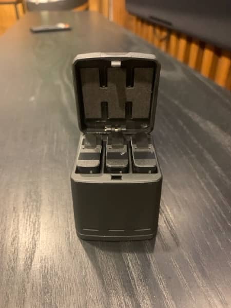 GoPro Hero8 Black+3 additional batteries & charger 7