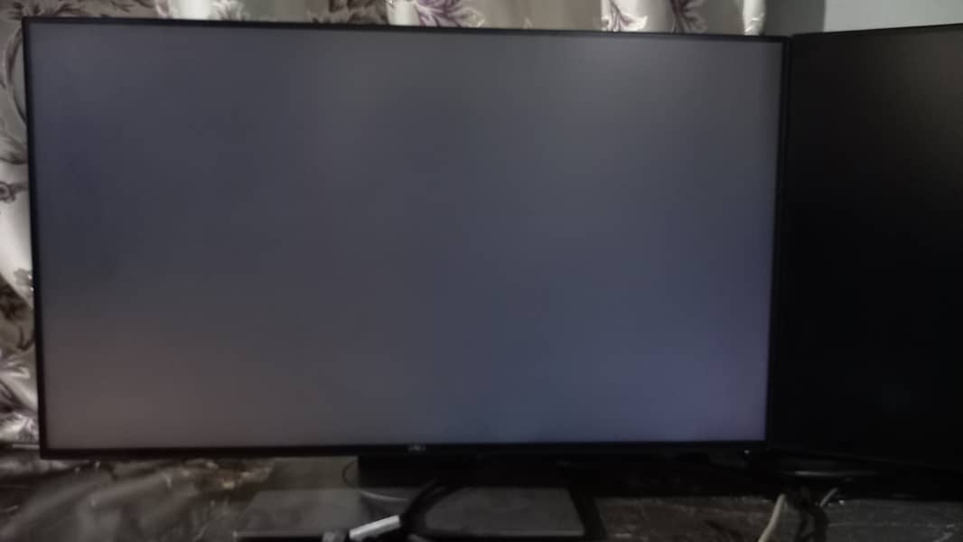 Dell Infinity Edge Ultra Sharp 24 inch all side Borderless IPS LED 2