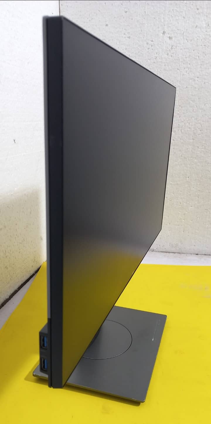 Dell Infinity Edge Ultra Sharp 24 inch all side Borderless IPS LED 9