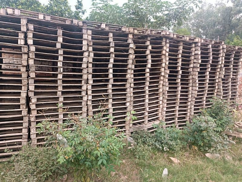 Used-new wooden pallets 4