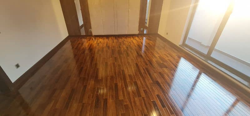 Wooden Floor, Wallpaper, vinyl floor, Window blinds, carpet tiles. 4
