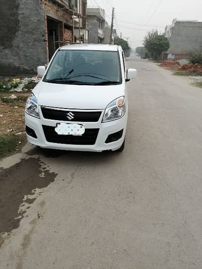 suzuki wagon r low milage. showroom condition
