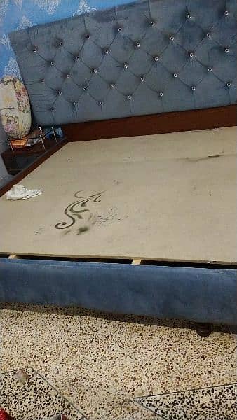 complete Bed set like new only 1 year used 5