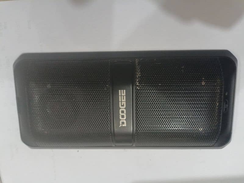 doogee s95 pro clipon speaker and battery bank 0