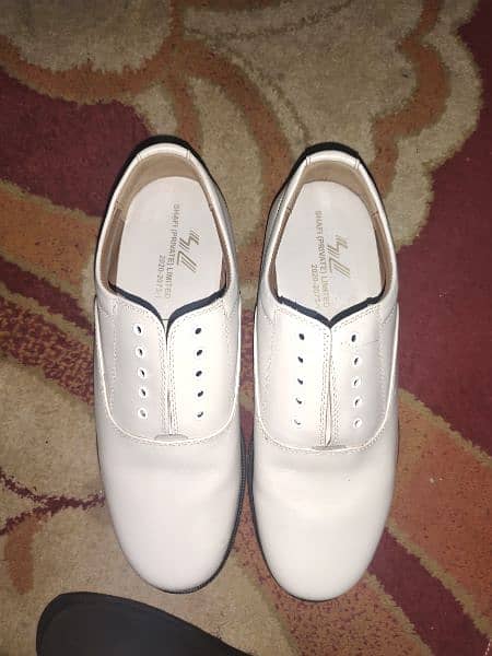 WHITE BOOTS , size 8. No. 2