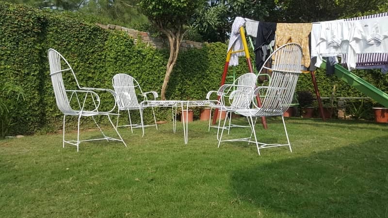 Garden Chairs with Table 1