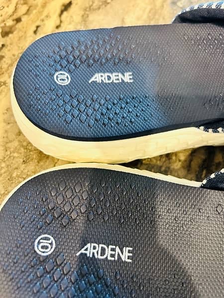 Ardene branded slippers 4