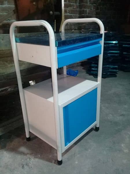 Delivery Table instrument trolley baby warmer foot step crash cart 8