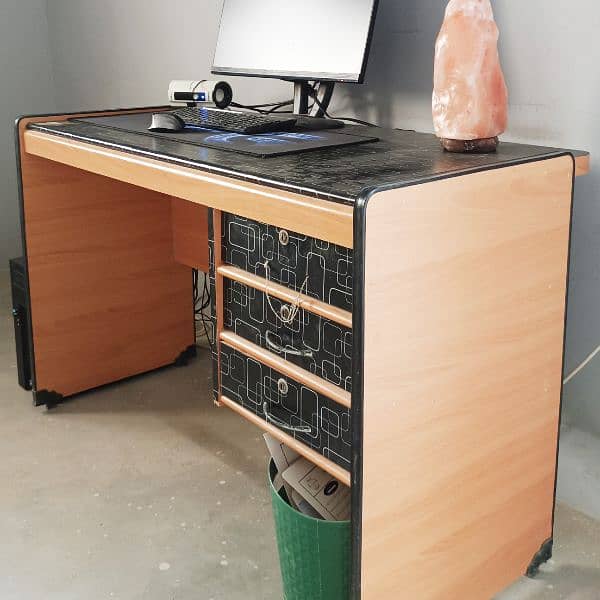 Computer and Laptop Table 0