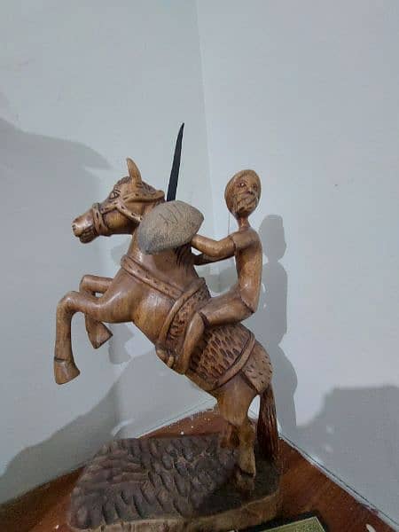 soveniour horse with sword and shield/ show piece/ wooden sculpture 2