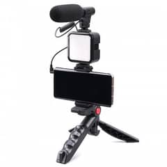 Multifunctional Professional Vlogging Kit With Tripod LED Video Light