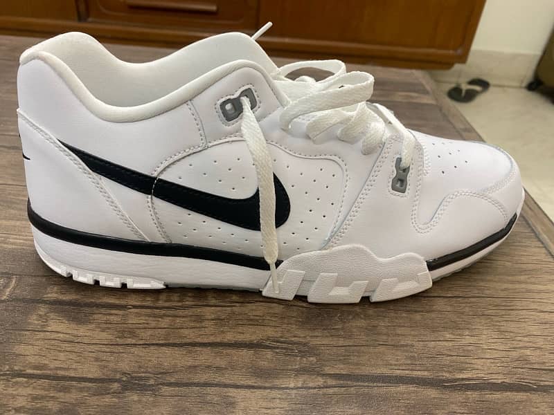 Original Nike cross trainers size 10 price is negotiable 3