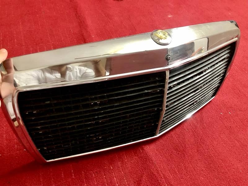 mercedes W123 front grill 1