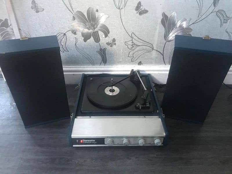 antique vintage venyl record player turntable 0