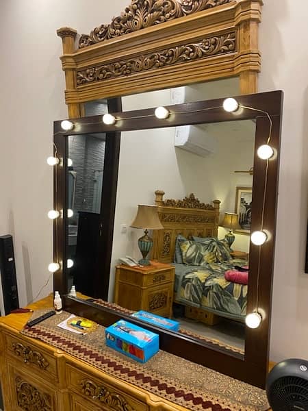 mirror with vanity lights 2