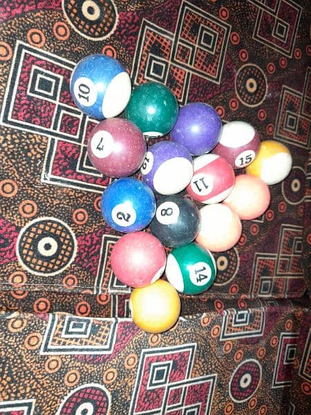 Snooker red balls pieces 12 piece and billiard pieces 4