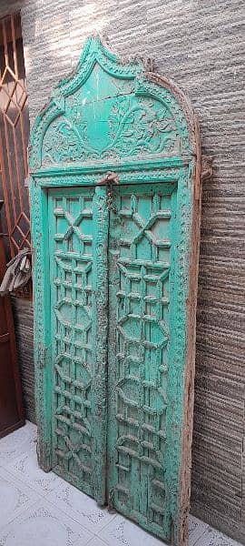 100 years  old  door with  tamba  lock 0