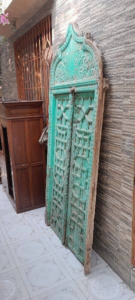 100 years  old  door with  tamba  lock 1