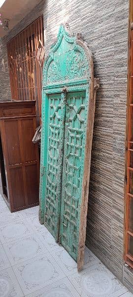 100 years  old  door with  tamba  lock 2