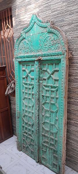 100 years  old  door with  tamba  lock 3