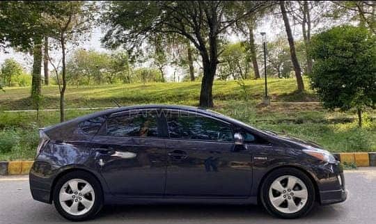 Toyota Prius S LED Edition 1.8 6