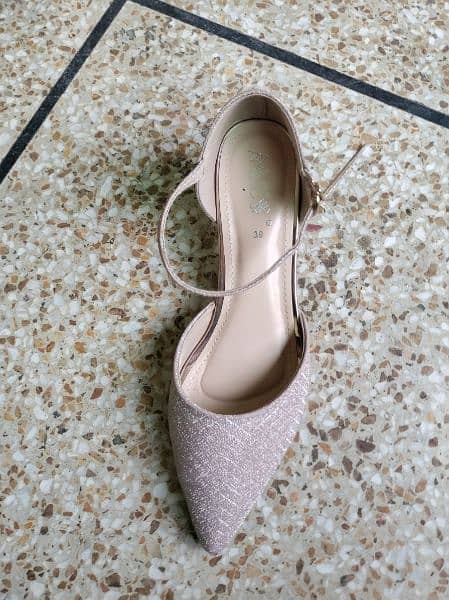 Metro Heel Size 39 3