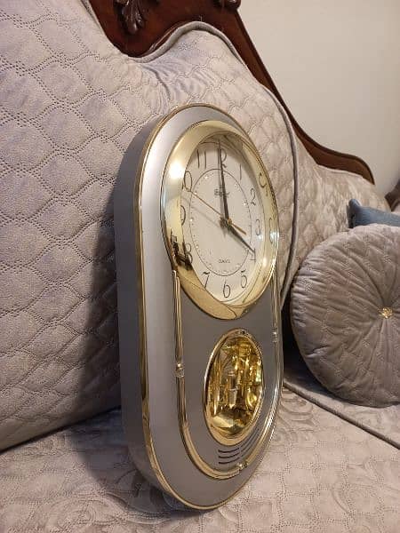 Wall clock in brand new condition 1