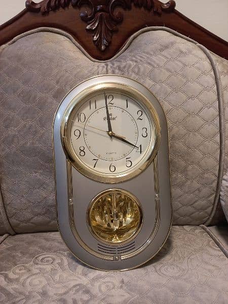 Wall clock in brand new condition 3