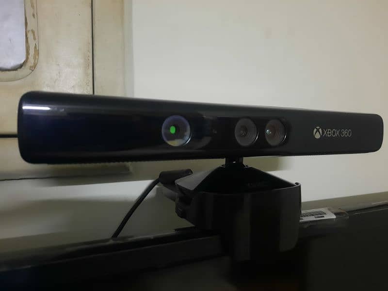 Xbox 360e (Ultra Slim) Jailbreak with Kinect and Original Controller 3