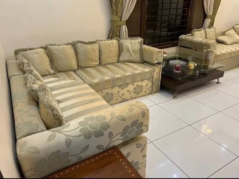 15 SEATER SOFA SET DEWAN WITH CENTER TABLE 4