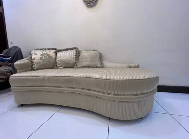 15 SEATER SOFA SET DEWAN WITH CENTER TABLE 10